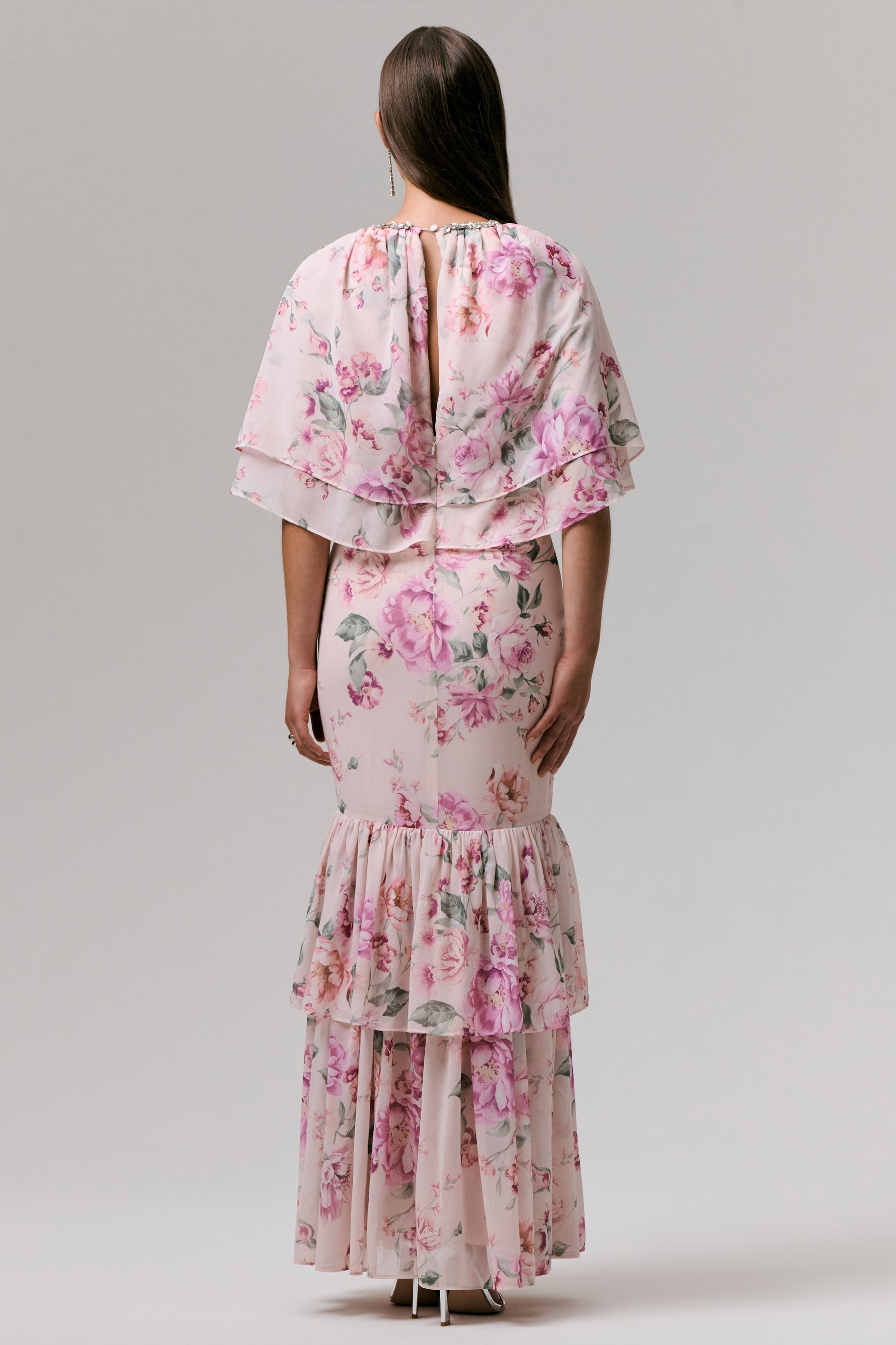 Never Let Go | Rosafarbenes Maxikleid aus Chiffon mit Blumenmuster, Rüschen und langen Ärmeln