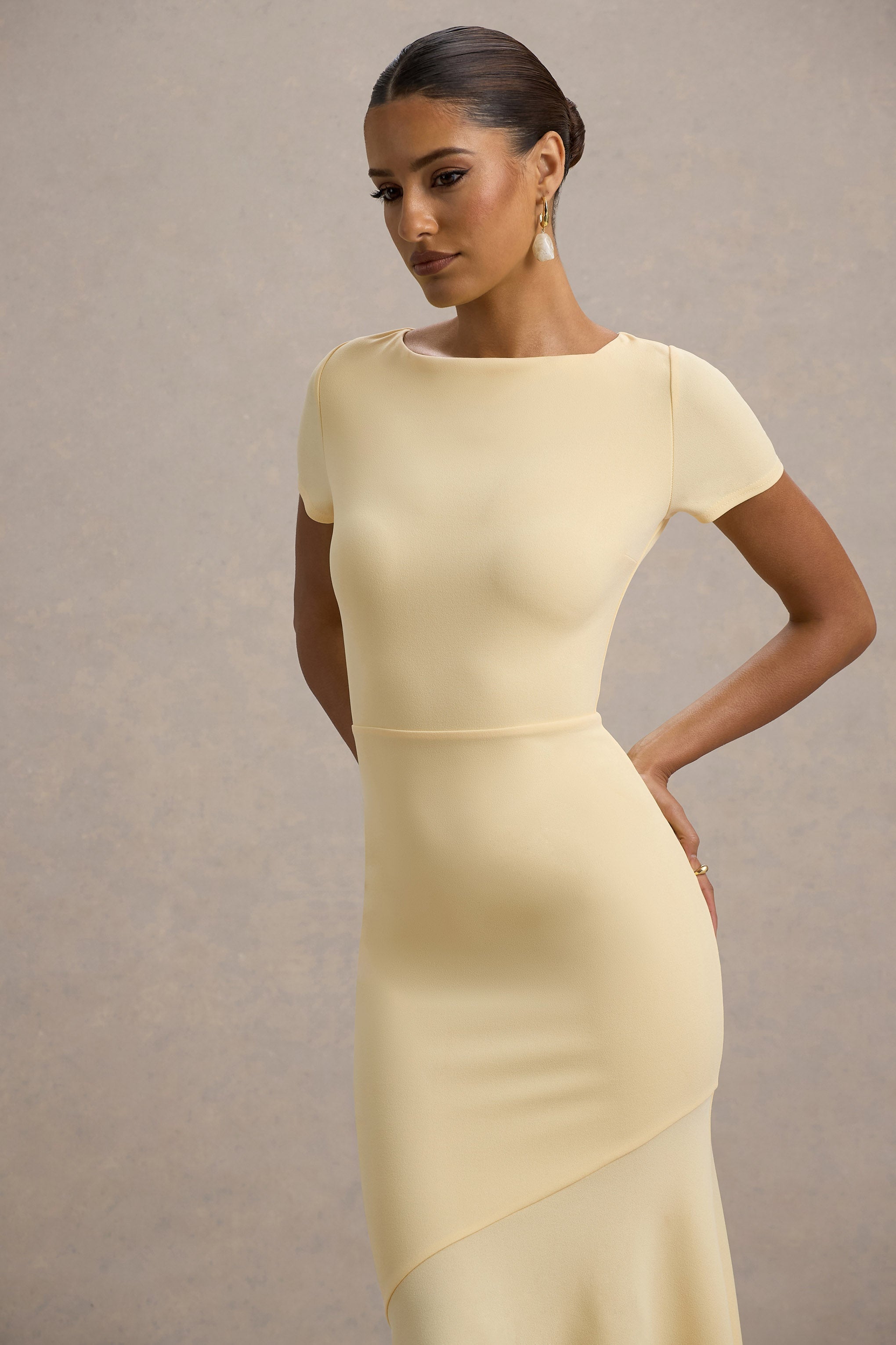 Rian | Blassgelbes Maxi-Kleid mit kurzen Ärmeln