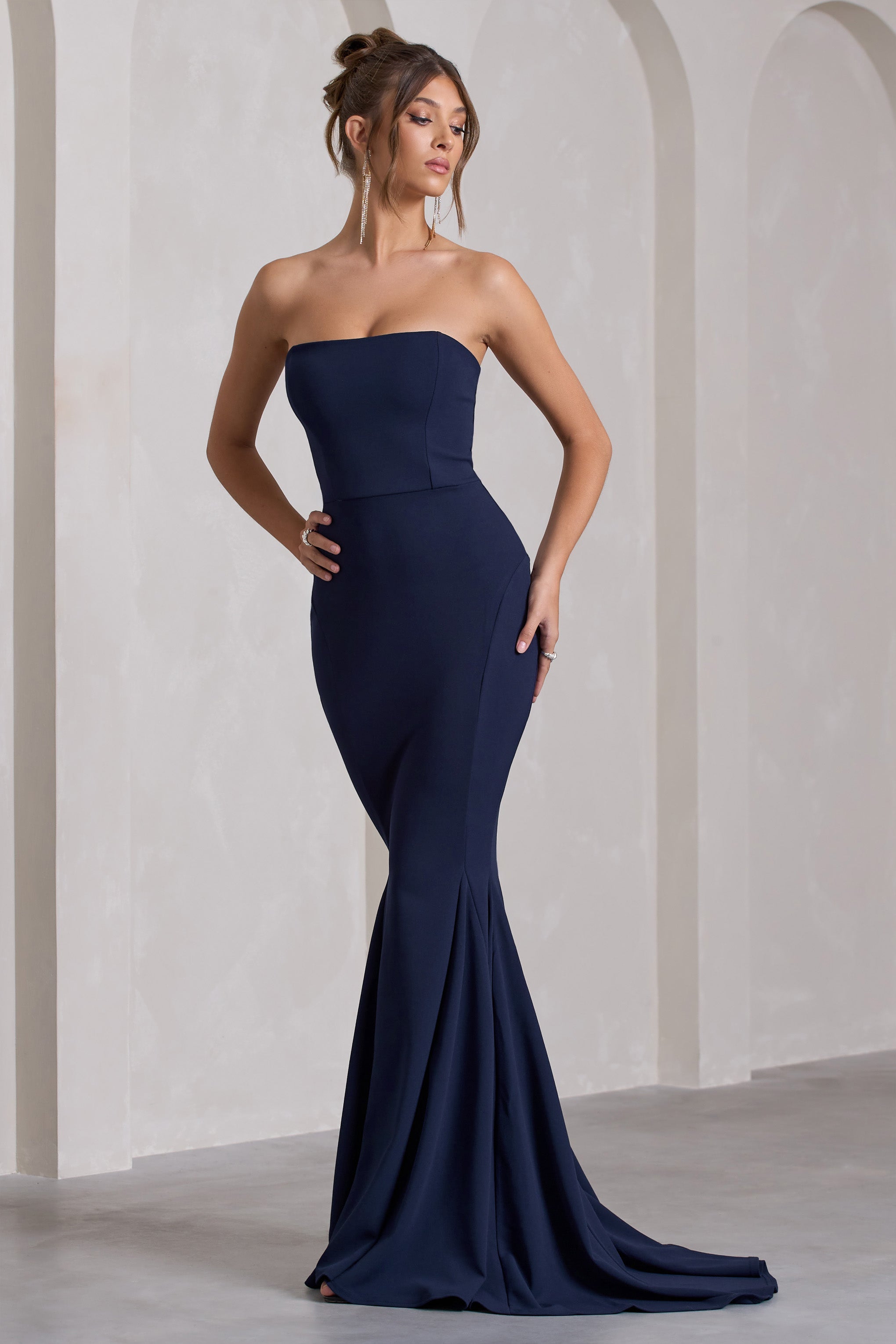 Impress Me | Marineblaues, trägerloses Bandeau-Maxikleid mit Fischschwanzschnitt