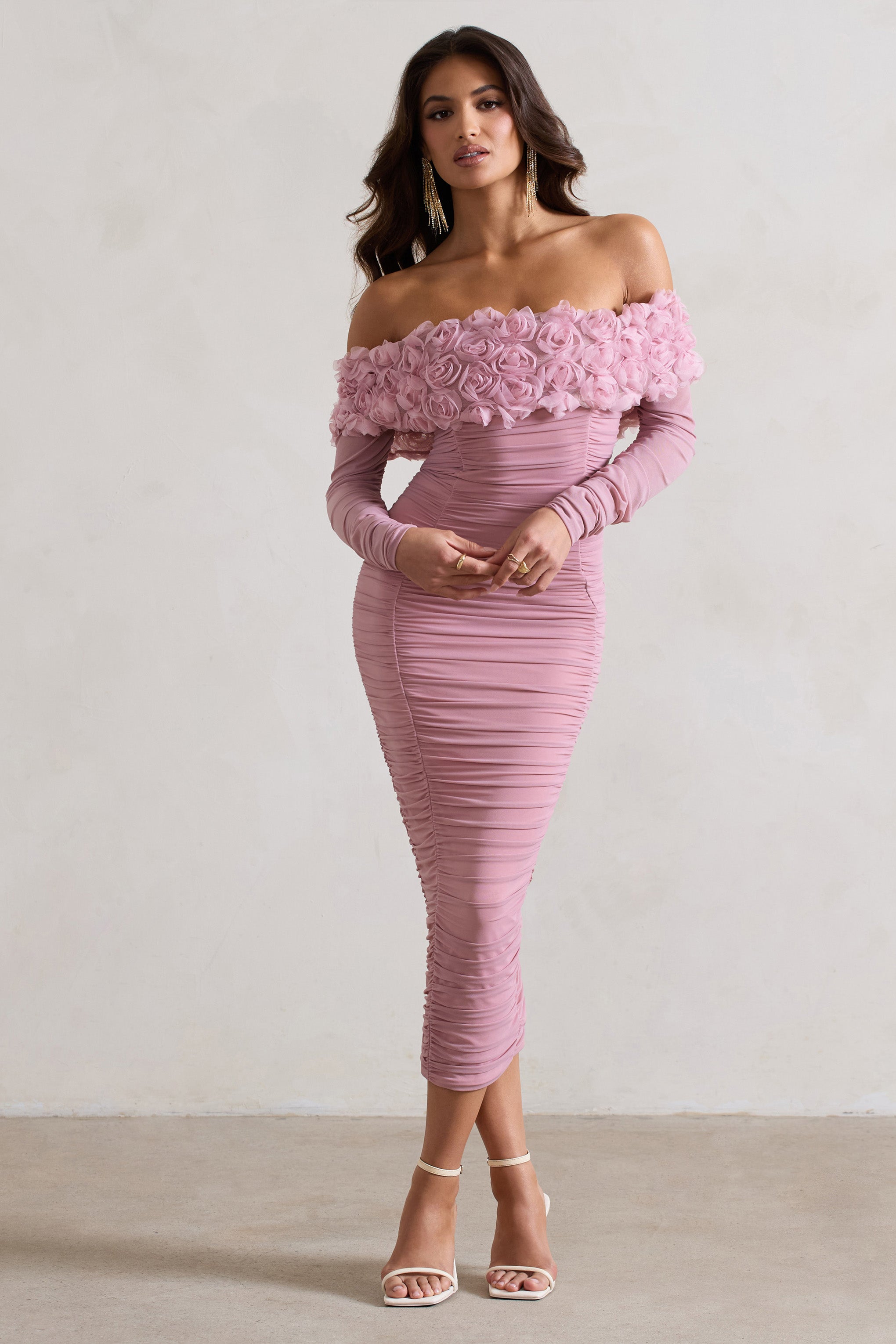 Sierra | Rosa Mesh-Gerafftes Blumen-Bardot-Kleid mit Schnürung in Midi-Länge