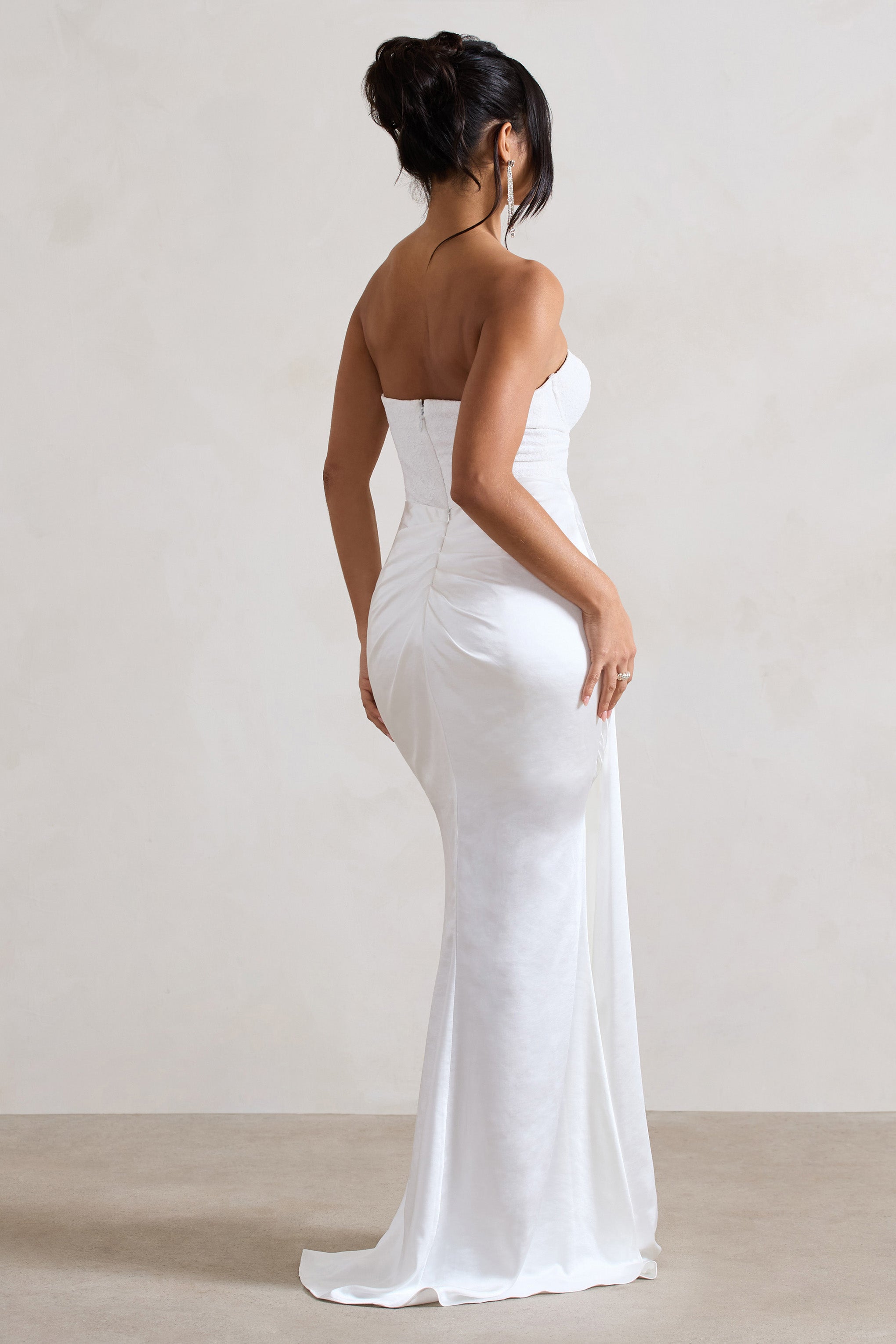 Valencia | Maxikleid aus cremefarbener Spitze mit Korsett und abnehmbarem Rock.