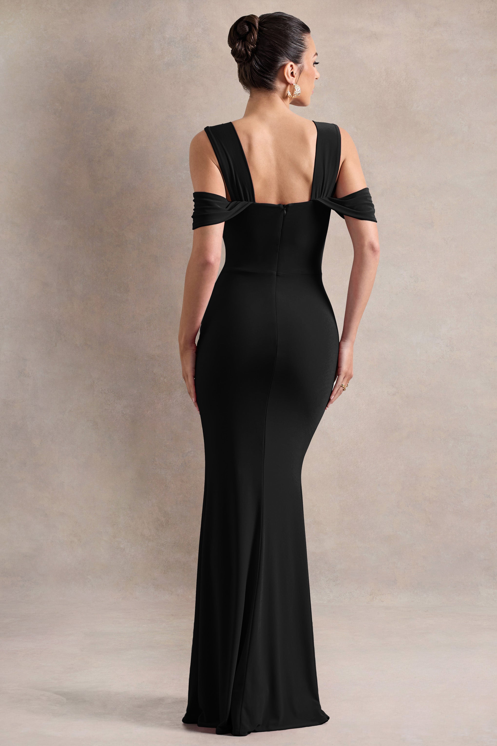 Amoura | Schwarzes Maxikleid mit eckigem Ausschnitt und drapiertem Wickeldesign