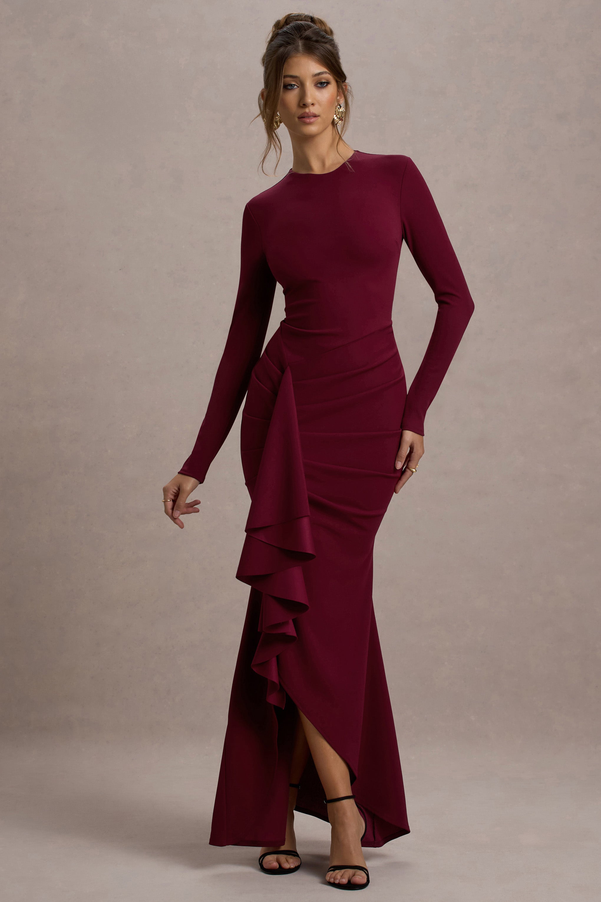 Alayna | Beerenfarbenes Maxikleid mit langen Ärmeln und Rüschen-Schlitz