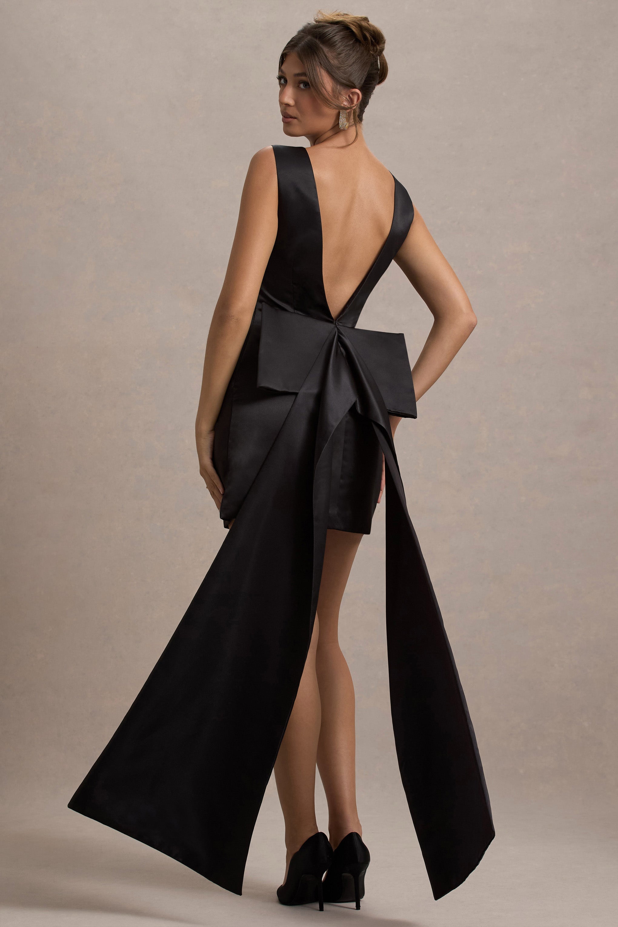 Peace | Schwarzes Satin-Minikleid mit Drapierung.