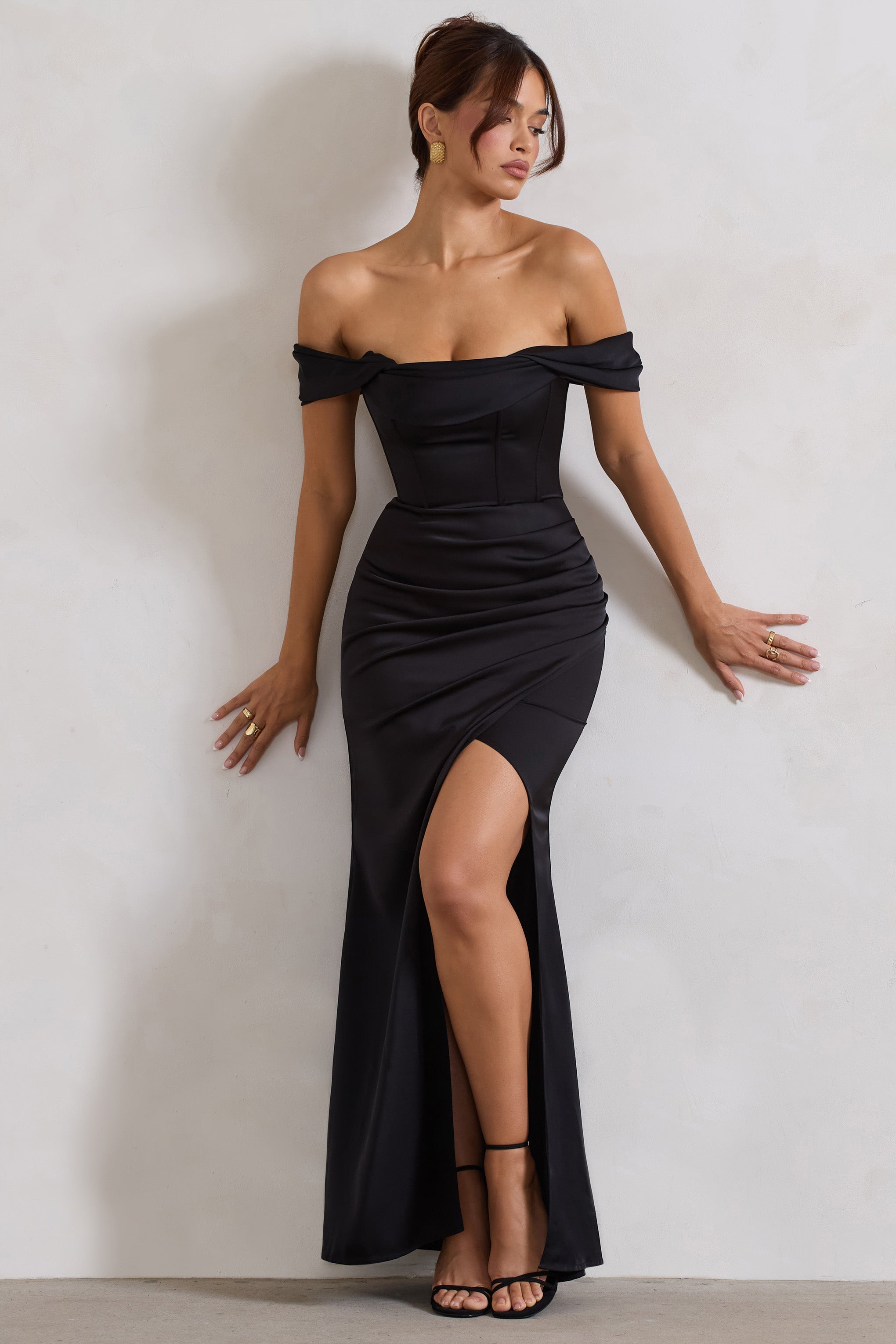 Kimberly | Schwarzes Bardot-Satin-Maxikleid