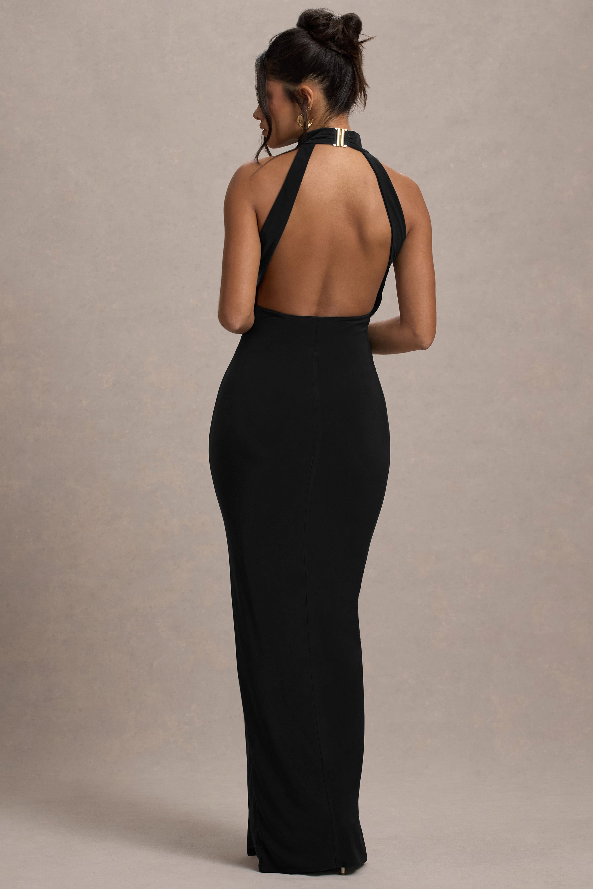Khari | Schwarzes Maxikleid mit hohem Kragen, gedrehtem Design und Drapierung