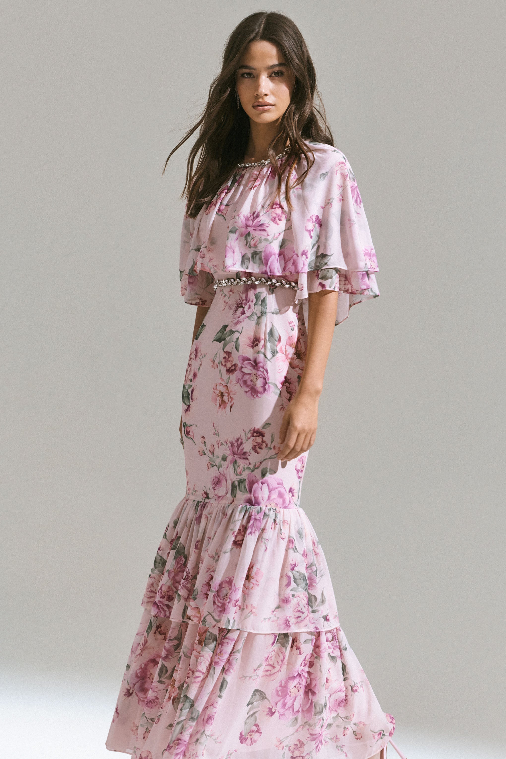 Never Let Go | Rosafarbenes Maxikleid aus Chiffon mit Blumenmuster, Rüschen und langen Ärmeln