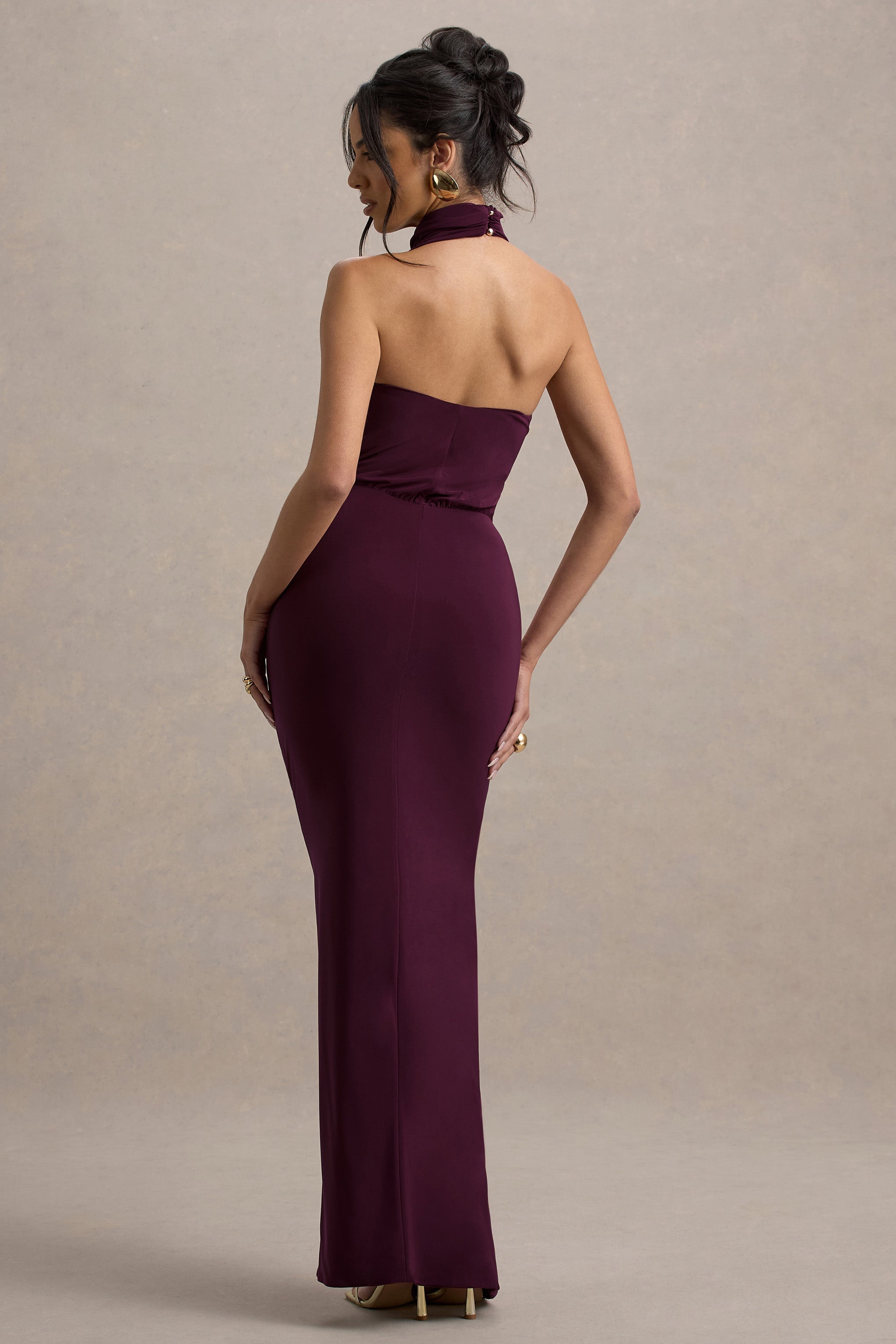 Hayden | Burgunderfarbenes High-Neck Maxikleid mit drapierter Teilung