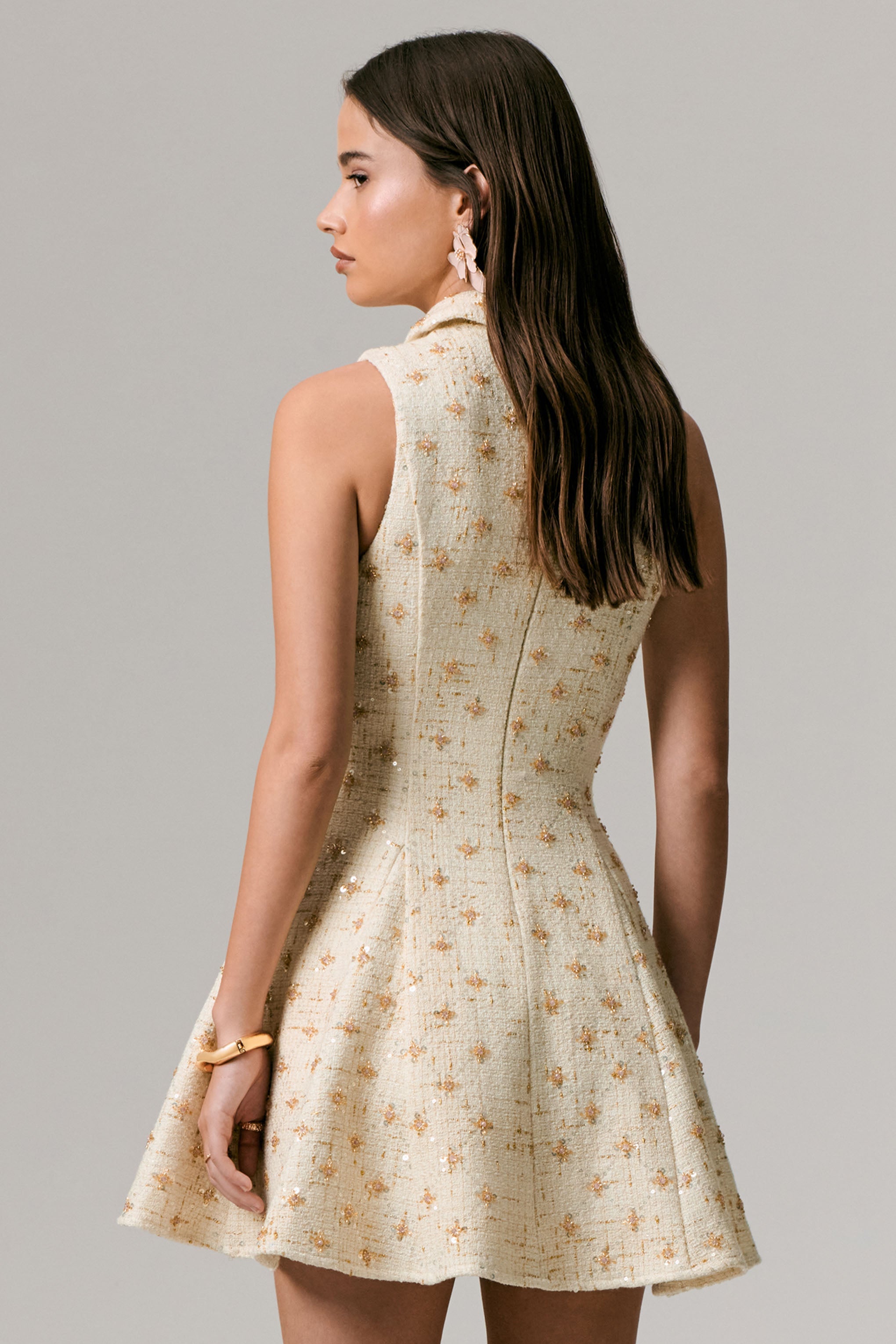 Little Star | Cremefarbenes, verziertes Bouclé-Minikleid mit tailliertem Schnitt
