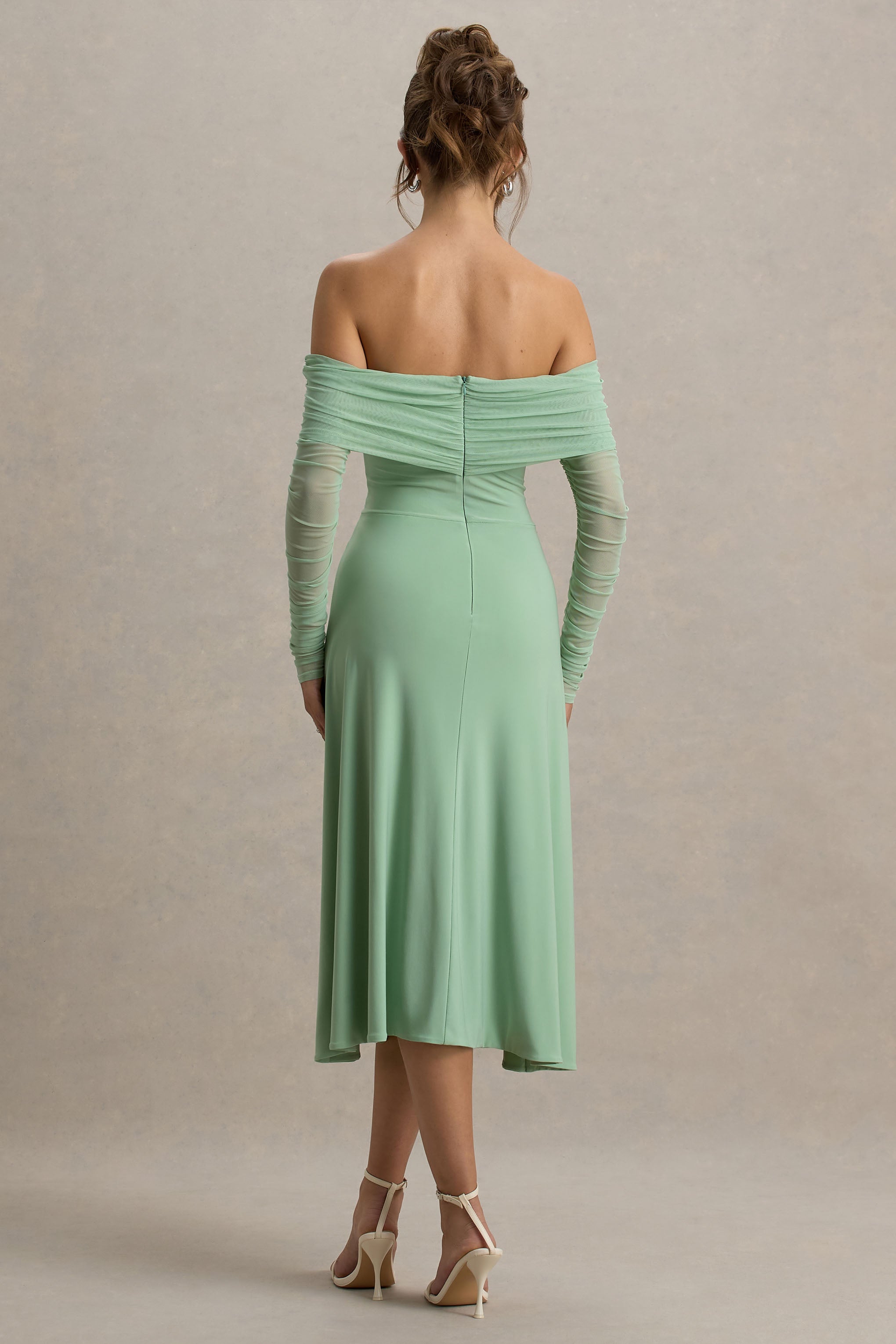 Flatter Me | Hellgrünes Bardot-Midikleid mit Mesh-Ärmeln
