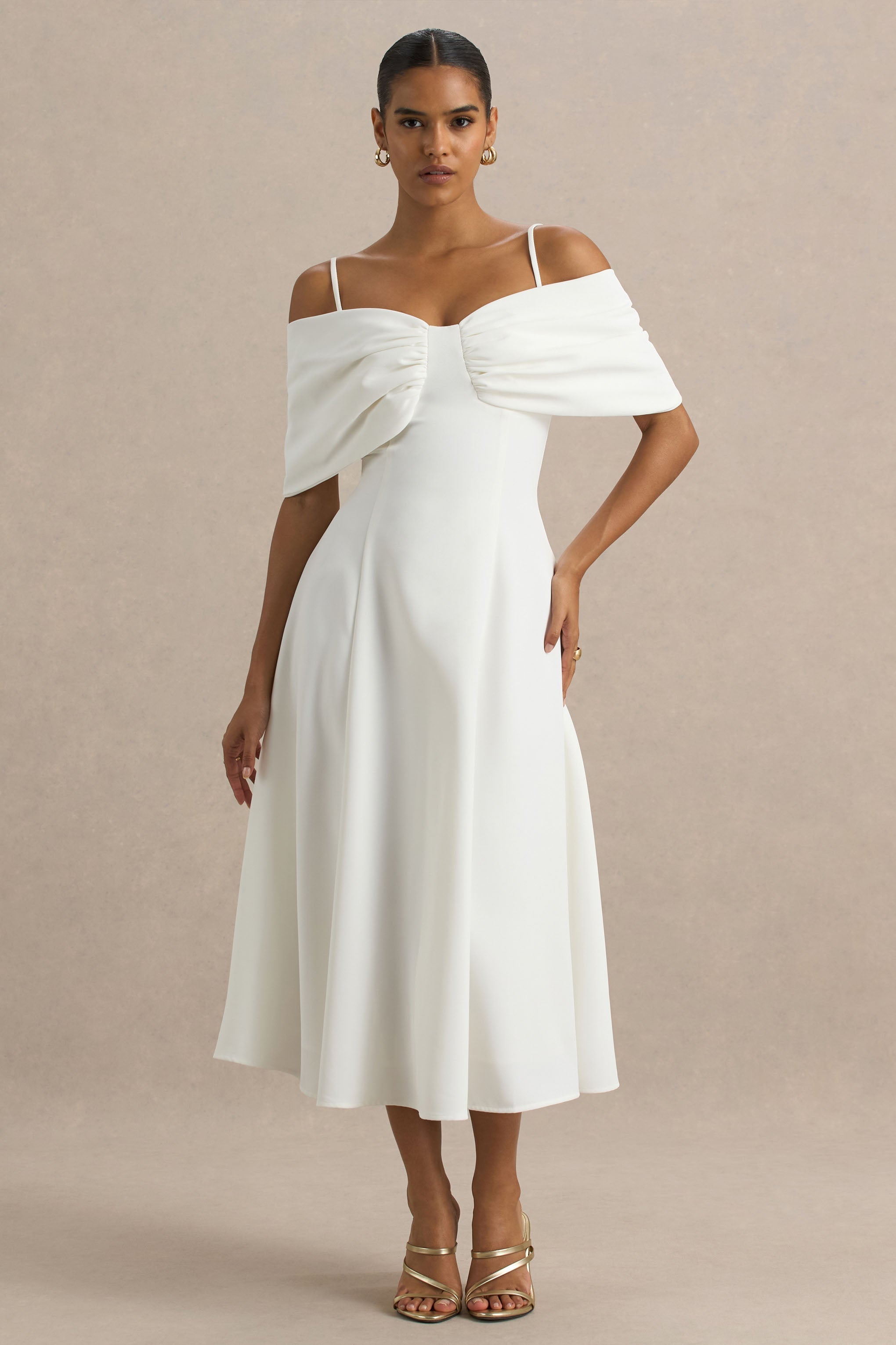 Hettie | Weißes Bardot-Midikleid mit kurzen Ärmeln und Schleifendetail.