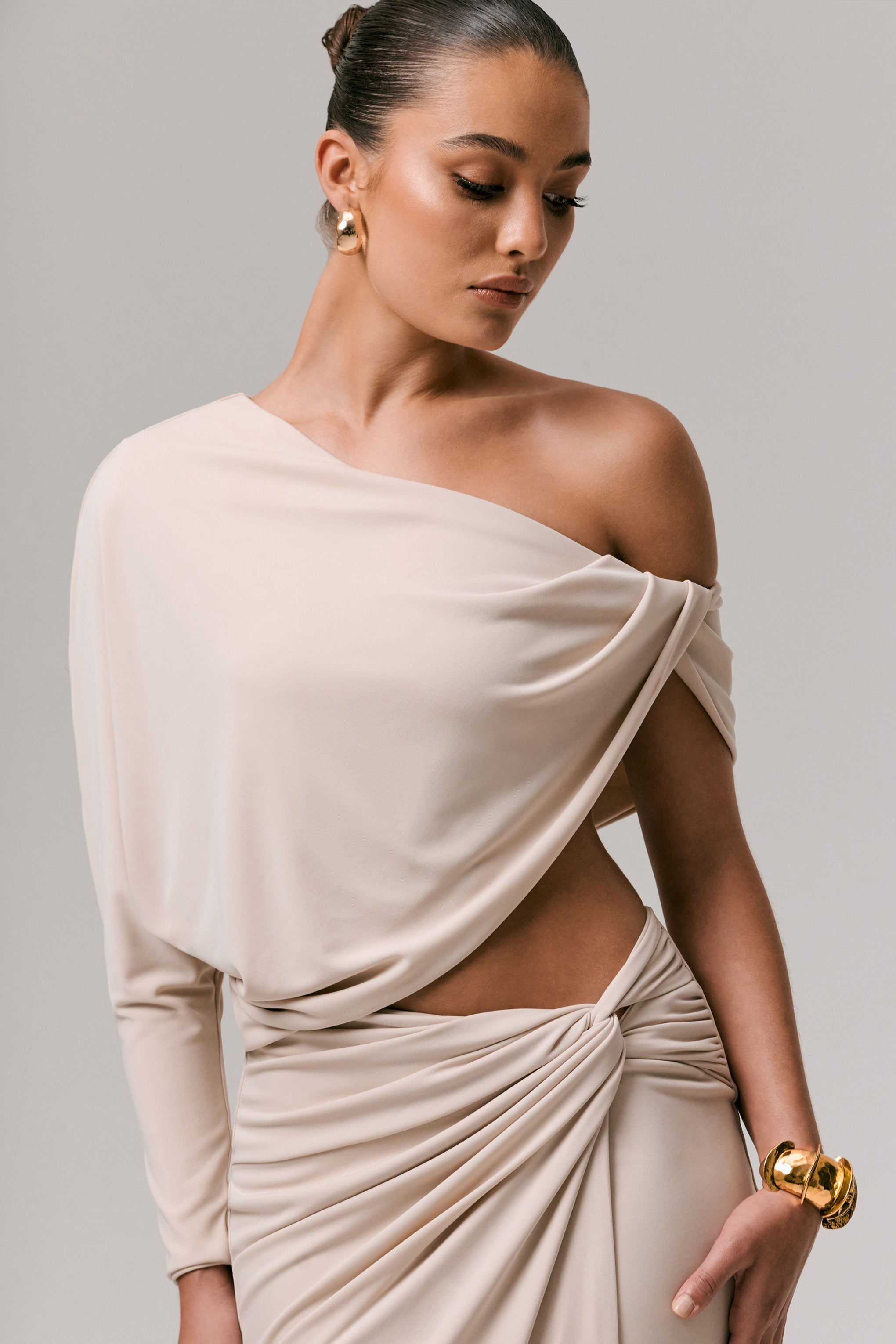 Dua | Steinfarbenes Asymmetrisches One-Shoulder-Top mit Drapierung