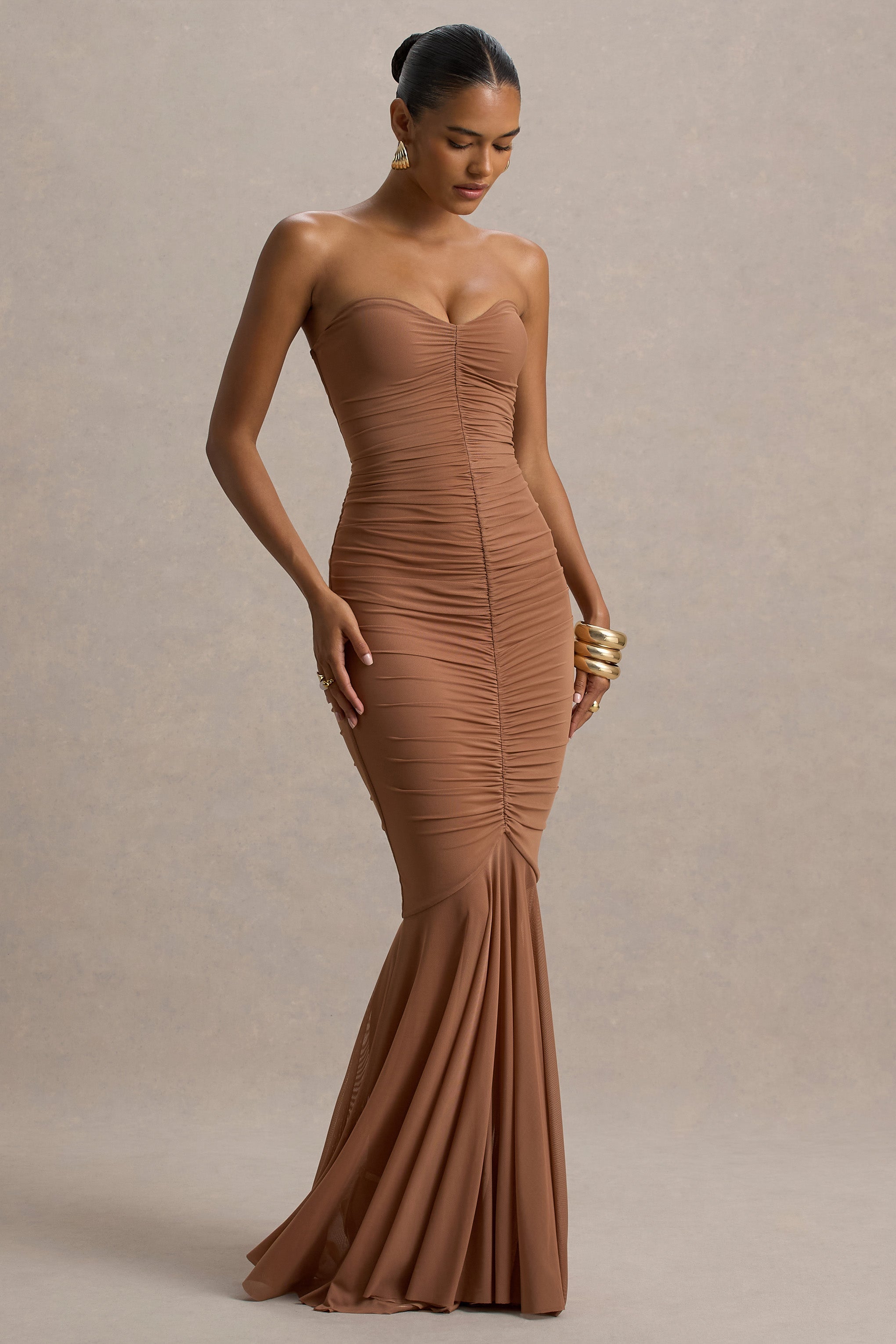 Talisa | Mocha Maxikleid mit Raffung im Fischschwanz-Stil und Mesh-Saum