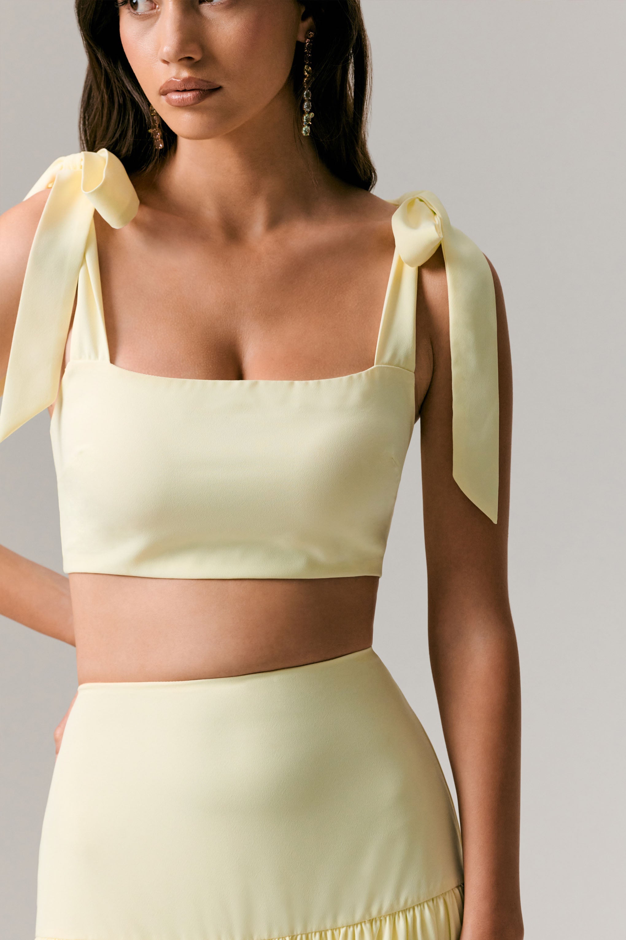 Elodie | Zitronengelbes Cropped-Top mit Bindeträgern