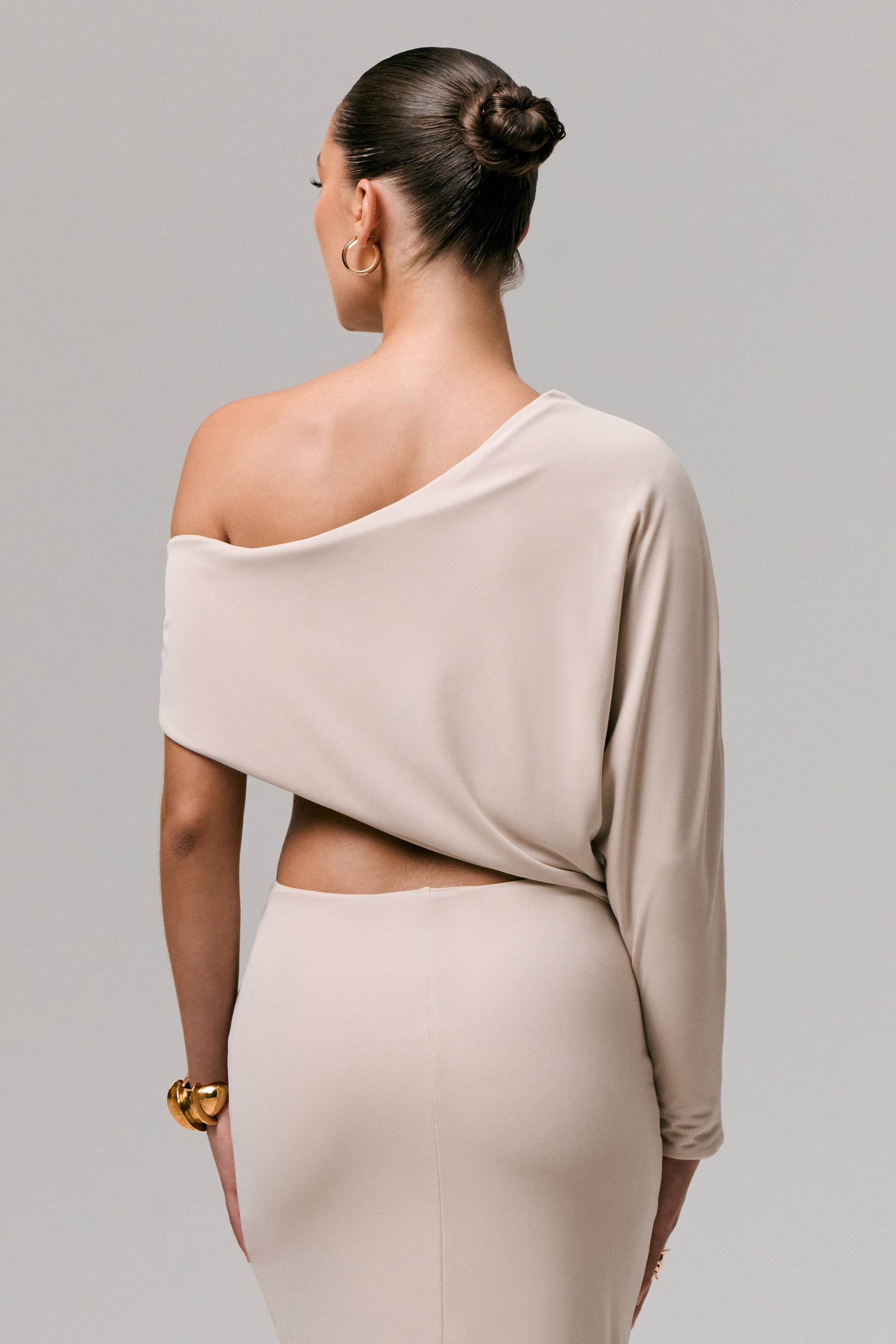 Dua | Steinfarbenes Asymmetrisches One-Shoulder-Top mit Drapierung