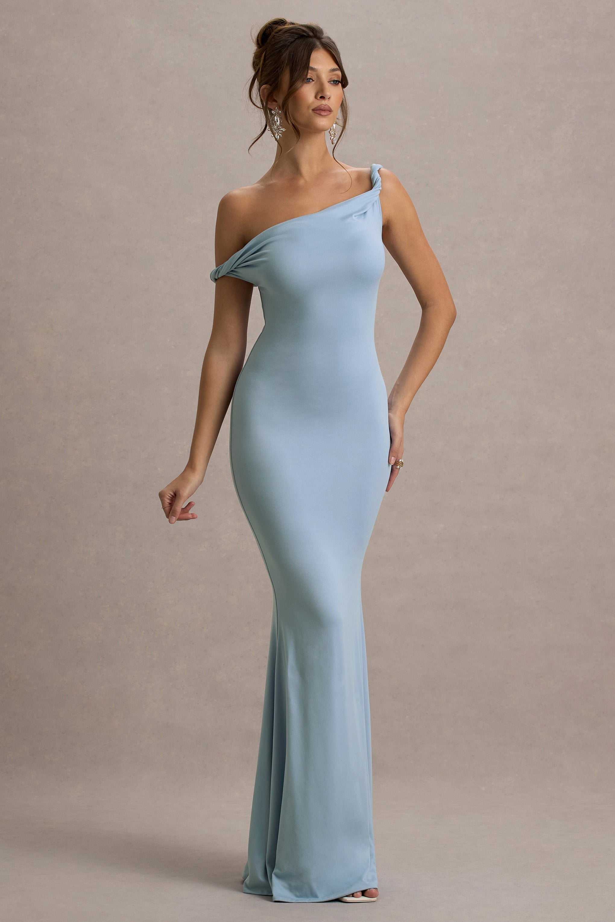Lita | Puderblaues, gedrehtes asymmetrisches Maxikleid