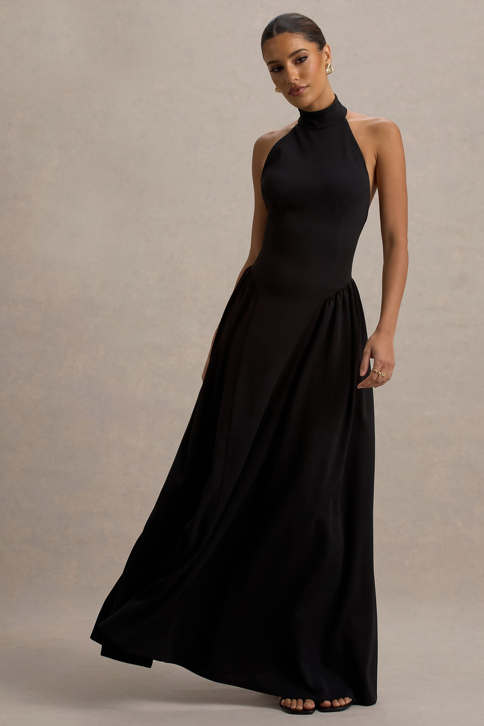 Cynthia | Schwarzes Maxikleid mit hohem Ausschnitt und voluminösem Rock