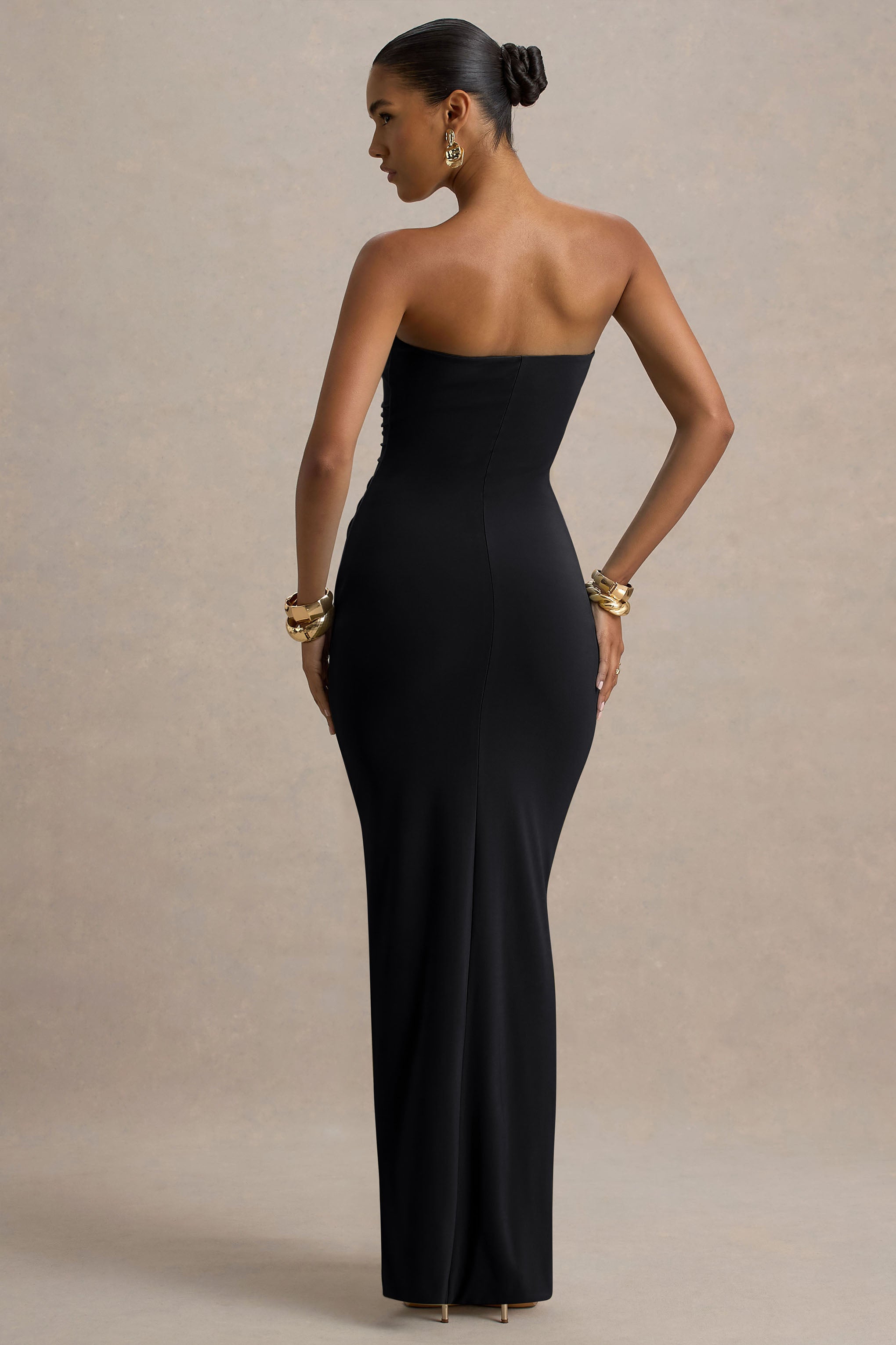 Ali | Schwarzes Maxikleid mit Sweetheart-Ausschnitt und Rüschen