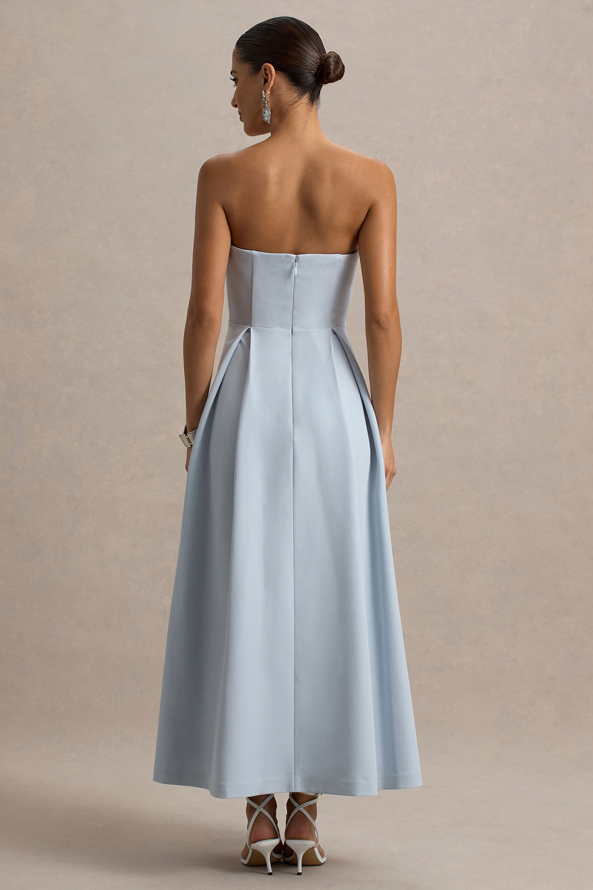 Reigning Beauty | Puderblaues Midikleid mit Sweetheart-Ausschnitt und Volantsaum