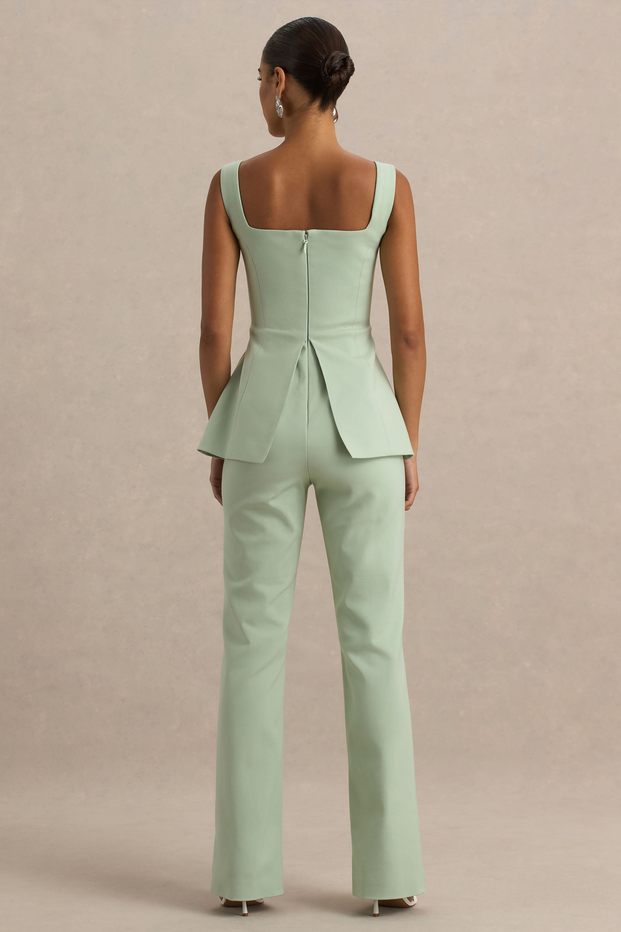 Aceline | Hellgrüner Jumpsuit mit eckigem Ausschnitt und taillierter Passform
