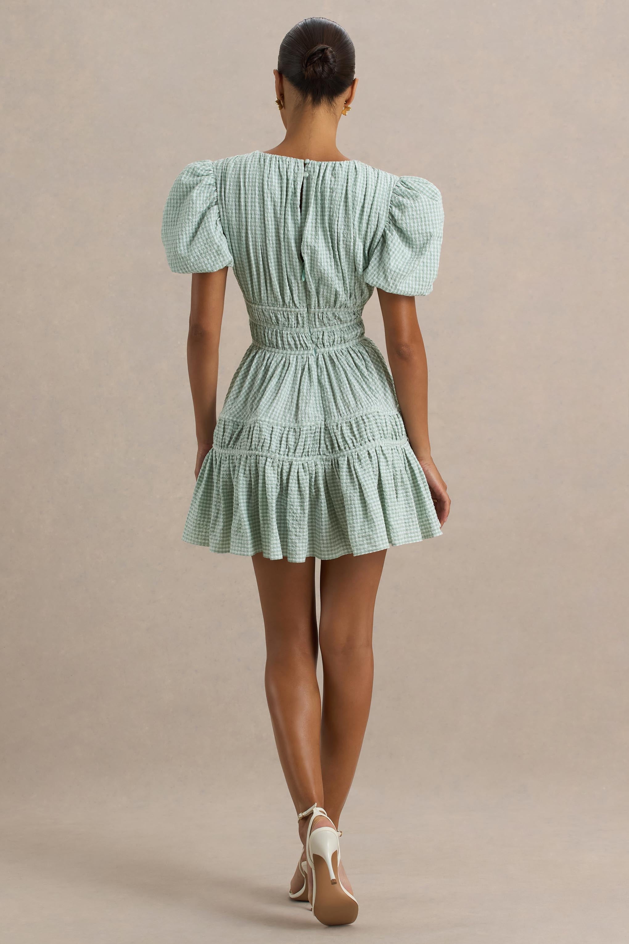Laurelle | Grünes Minikleid mit V-Ausschnitt und Rüschen-Details