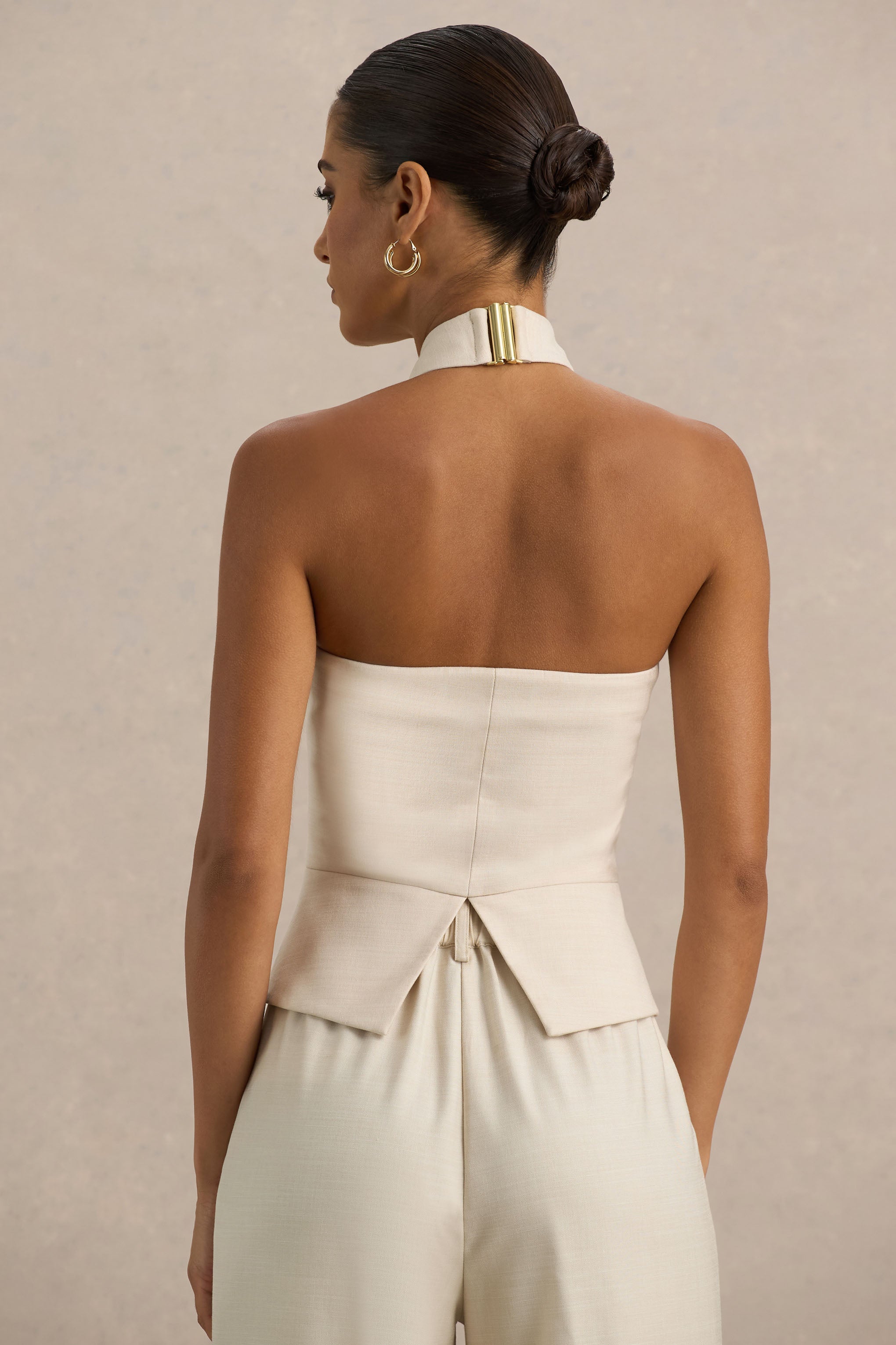 Cadence | Nude-farbenes Leinen-Top mit Halterneck und maßgeschneiderter Passform