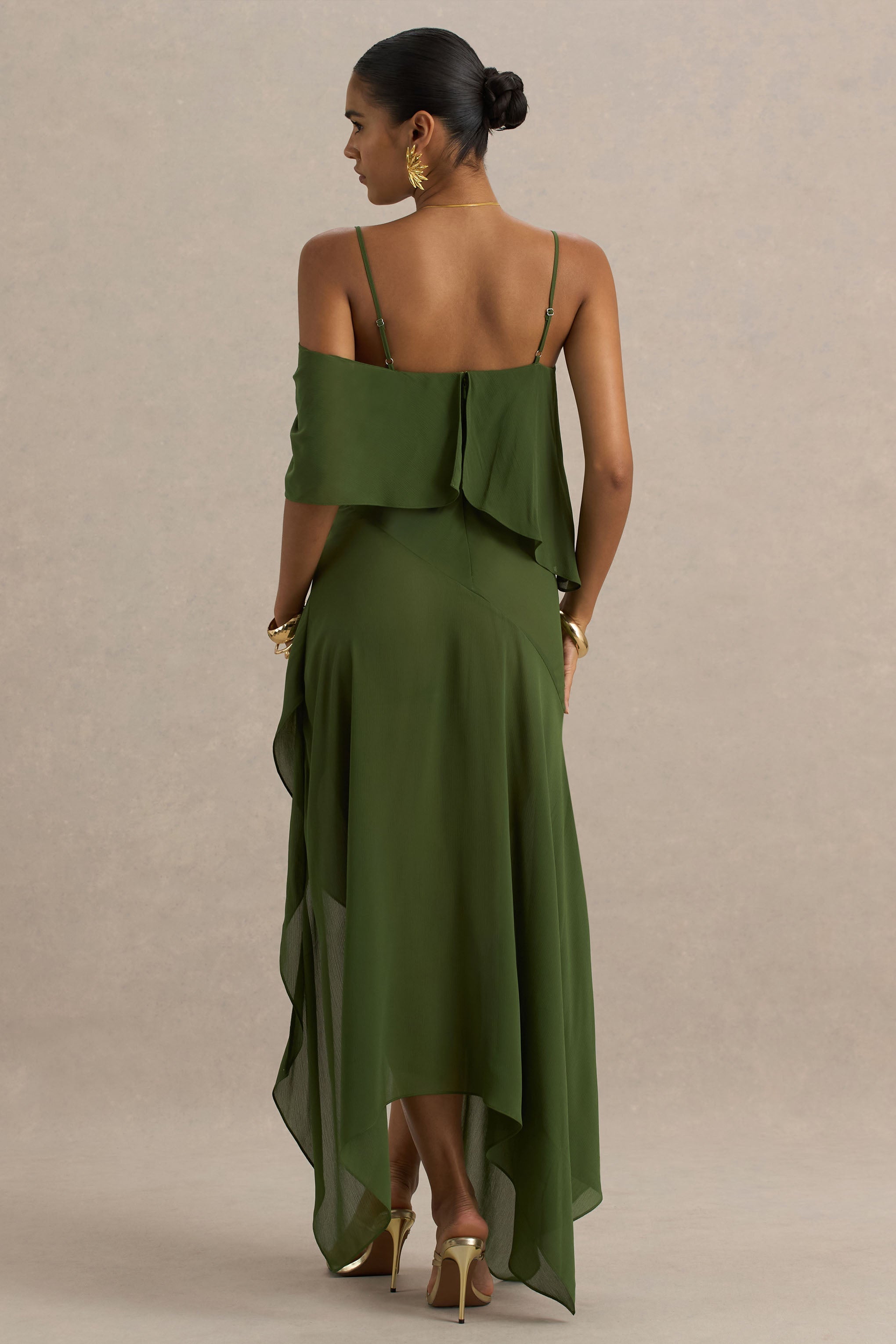 Tiara | Grünes asymmetrisches Midikleid mit Drapierung und offenem Rücken.